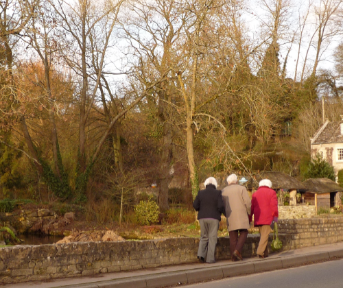 高齢化する街並み イメージ写真